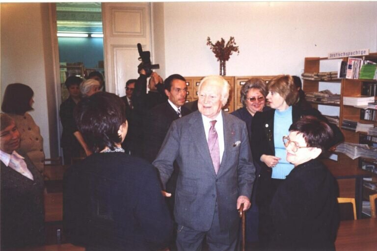    105 лет Морису Дрюону: Оренбургские корни французского гения исторического романа Белов Михаил Александрович