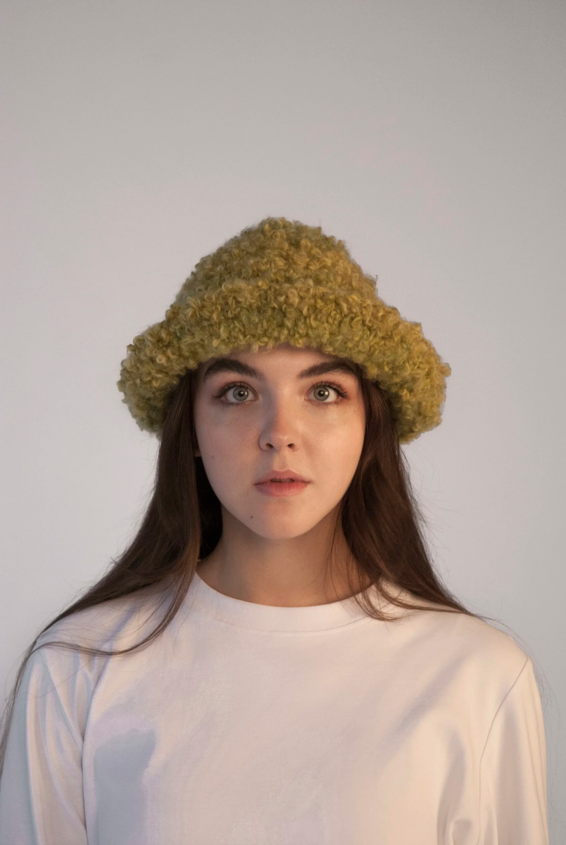    Чепчики-цветы, панамы и косынки: где искать классные головные уборы на лето (фото 2)