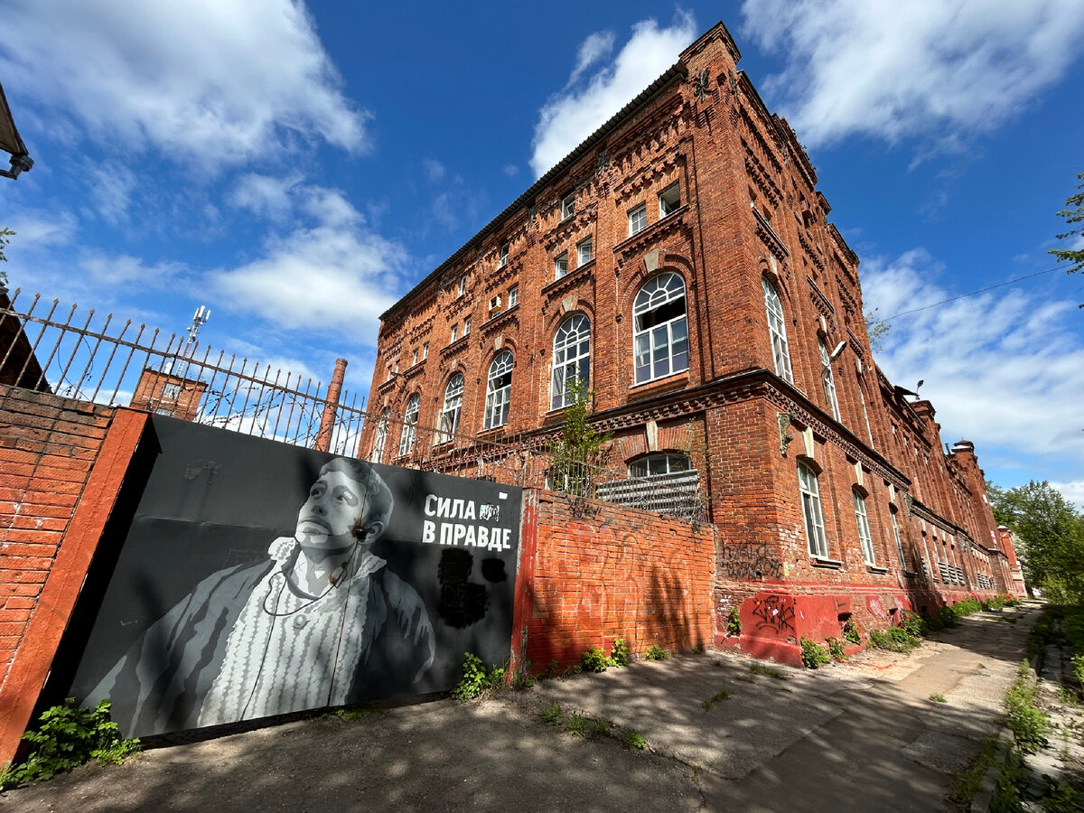 Вот много у тебя денег, и чего?