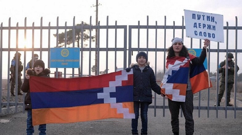 Жители блокадного Степанакерта - столицы Нагорно-Карабахской Республики, обращаются президенту России Владимиру Путину.  Фото из открытых источников сети Интернета.