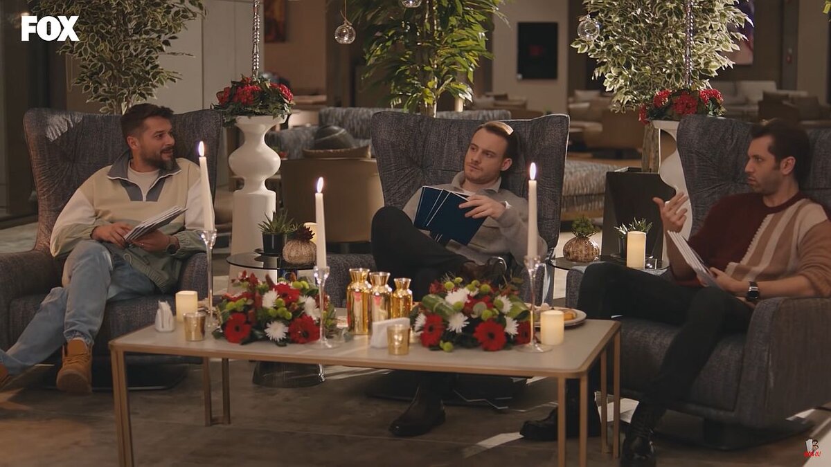 Мальчишник Серкана Болата. Кадр из сериала «Постучись в мою дверь», Турция, 2020 год