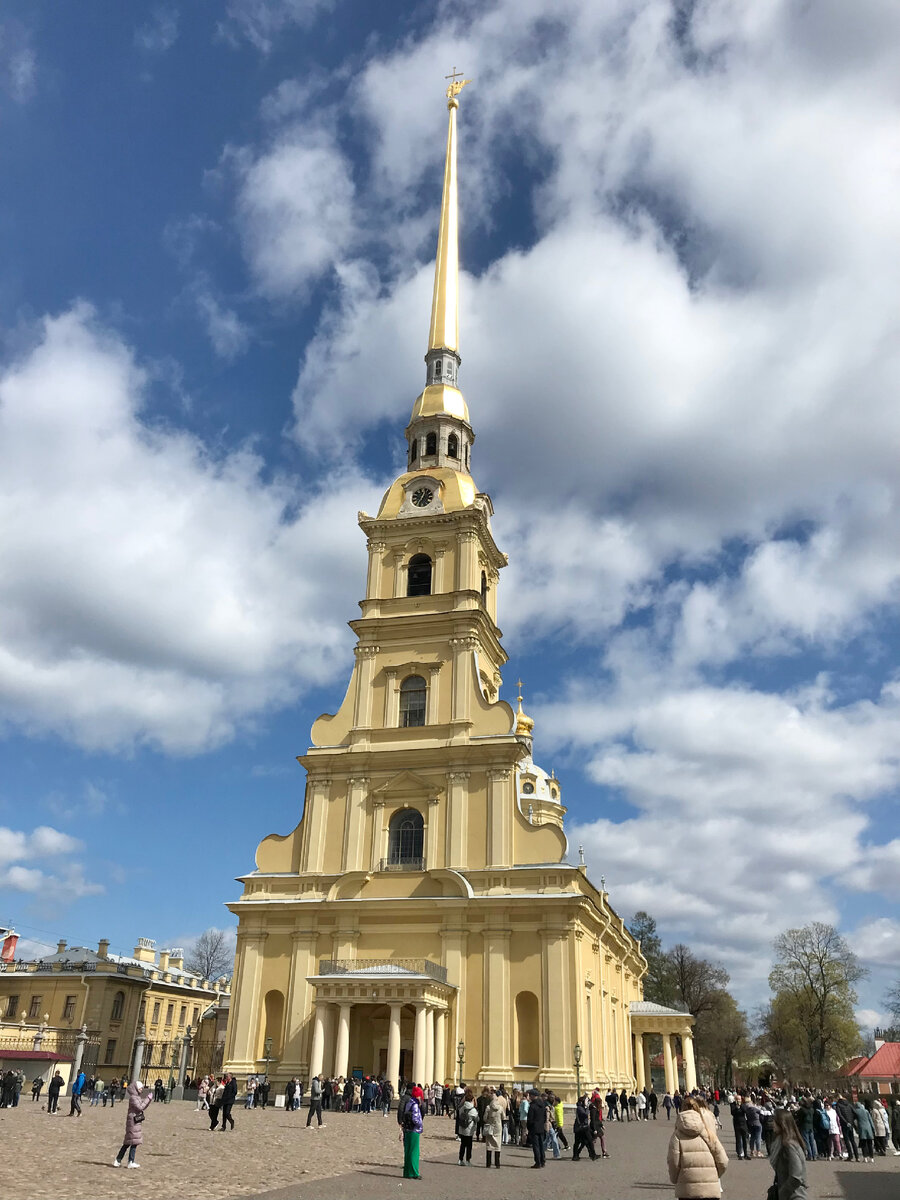 Очертания шпиля Петропавловского собора знакомы, наверное, каждому, кто хоть что-то знает про Санкт-Петербург