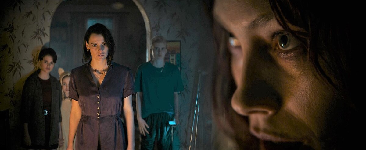 Кадр из к/ф Evil Dead Rise.