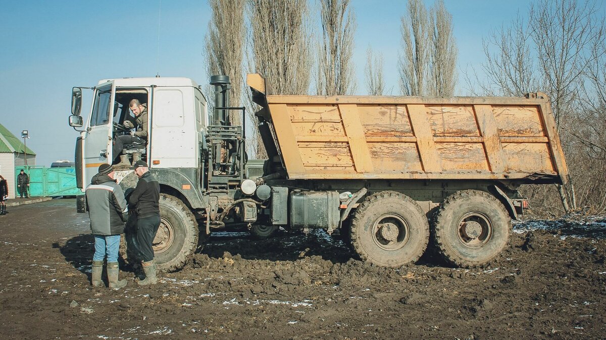     Зачастую свалочные очаги в Ростовской области организуют сами местные жители, уверен губернатор Василий Голубев.