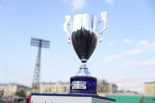    Первая награда - Кубок по футболу им. Егора Дроздецкого. Фото: ПАО «РАСПАДСКАЯ»