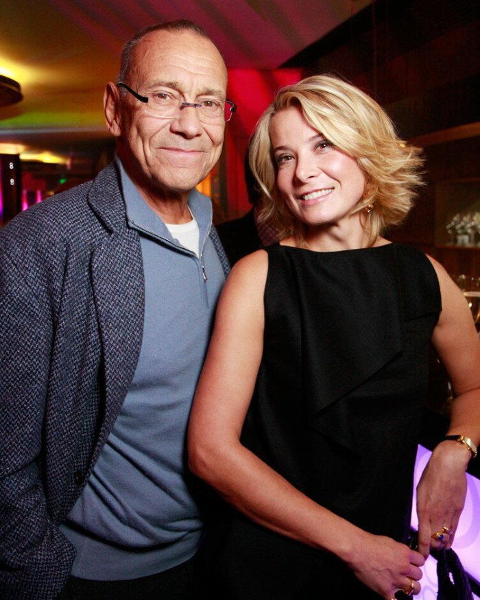 На фото Андрей Кончаловский и Юлия Высоцкая