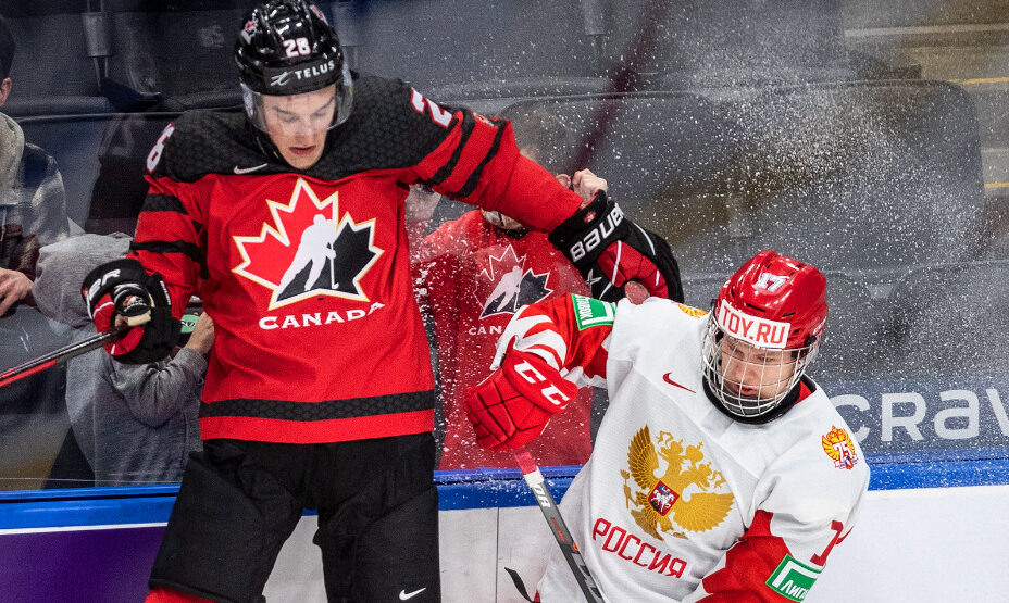    Матвей Мичков и молодежная сборная России уступила канадцам в контрольном матче перед ЧМ. Фото: Global Look Press