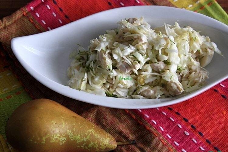 Салат с белокочанной капустой и кедровыми орешками