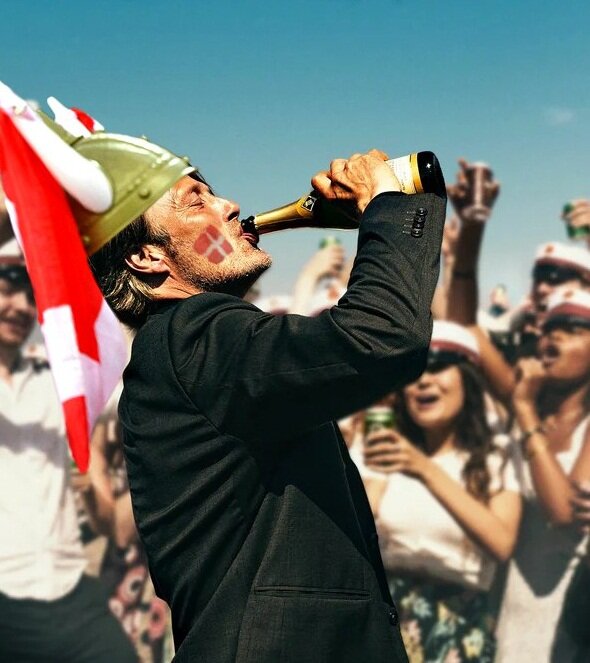 Шампанское пьют только аристократы.