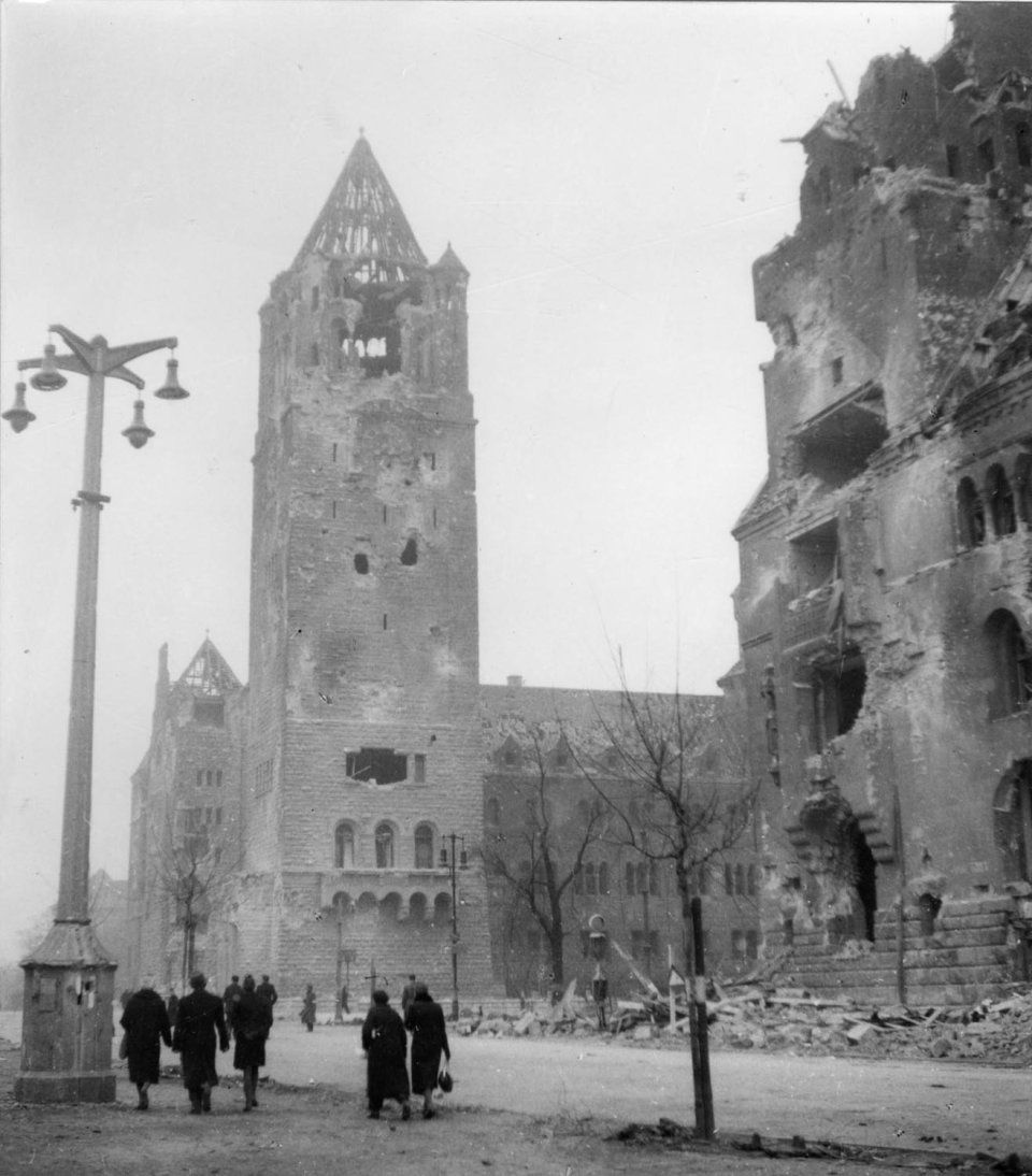 Крышу башни императорского замка так и не стали восстанавливать