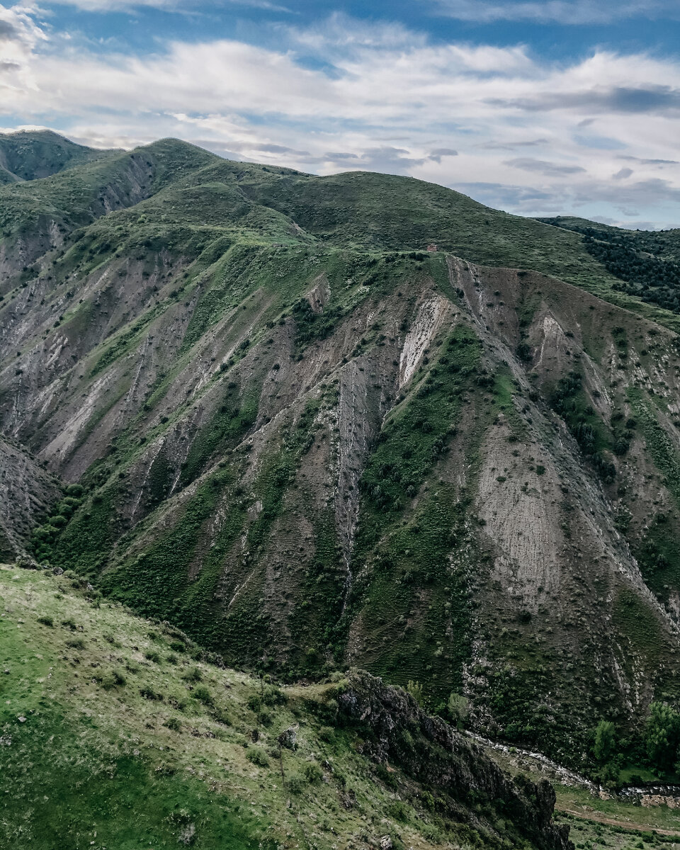 Гора на армянском языке. Гора Тенгу.