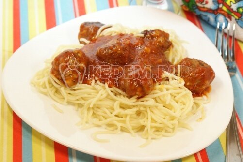 Паста с нежными тефтельями в томатном соусе. Ммм... Вкусный и быстрый ужин приготовить очень просто. Время приготовления 30 минут