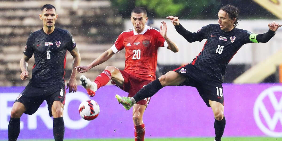 "Танцы на воде  -е-е-е!" -из песни. ))    Момент игры Хорватия -Россия.       фото:картинки  яндекса.