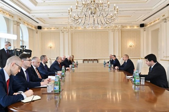 Фото с сайта president.az