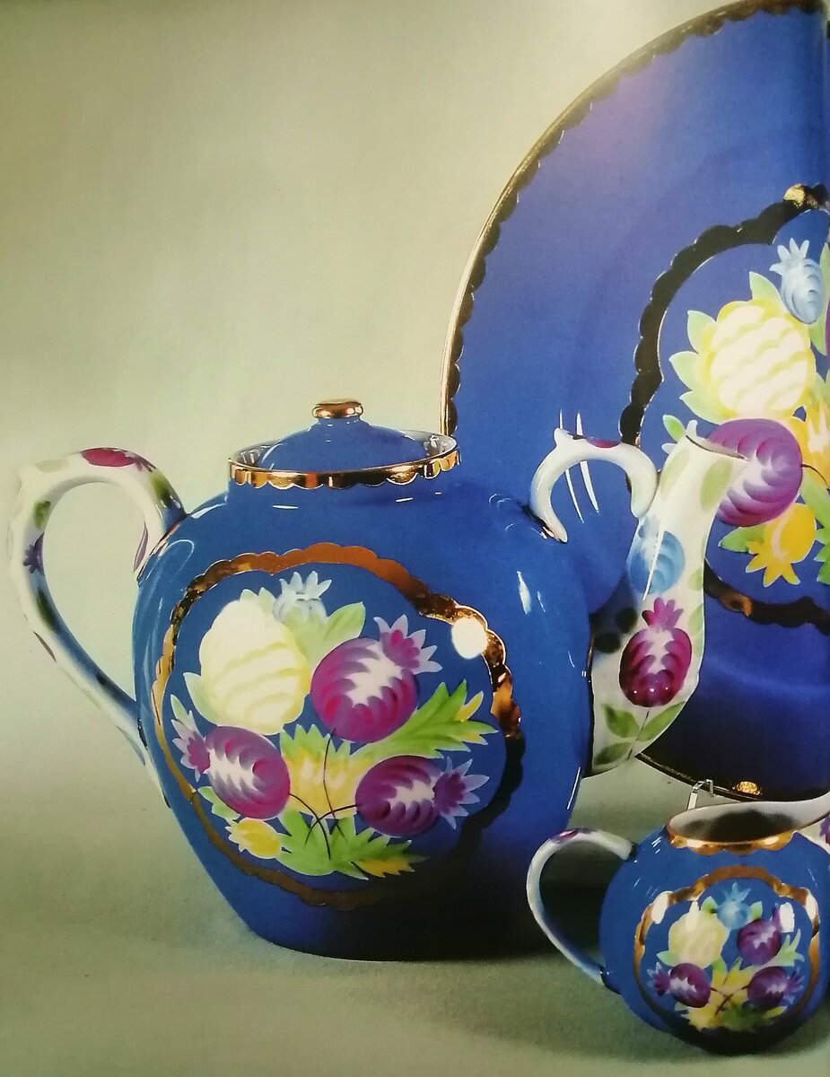 Легендарная "Красавица". 1936г. Источник: Каталог. "Дулевский фарфор 175 лет - продолжение традиций". Производственный кооператив "Дулевский фарфор". 