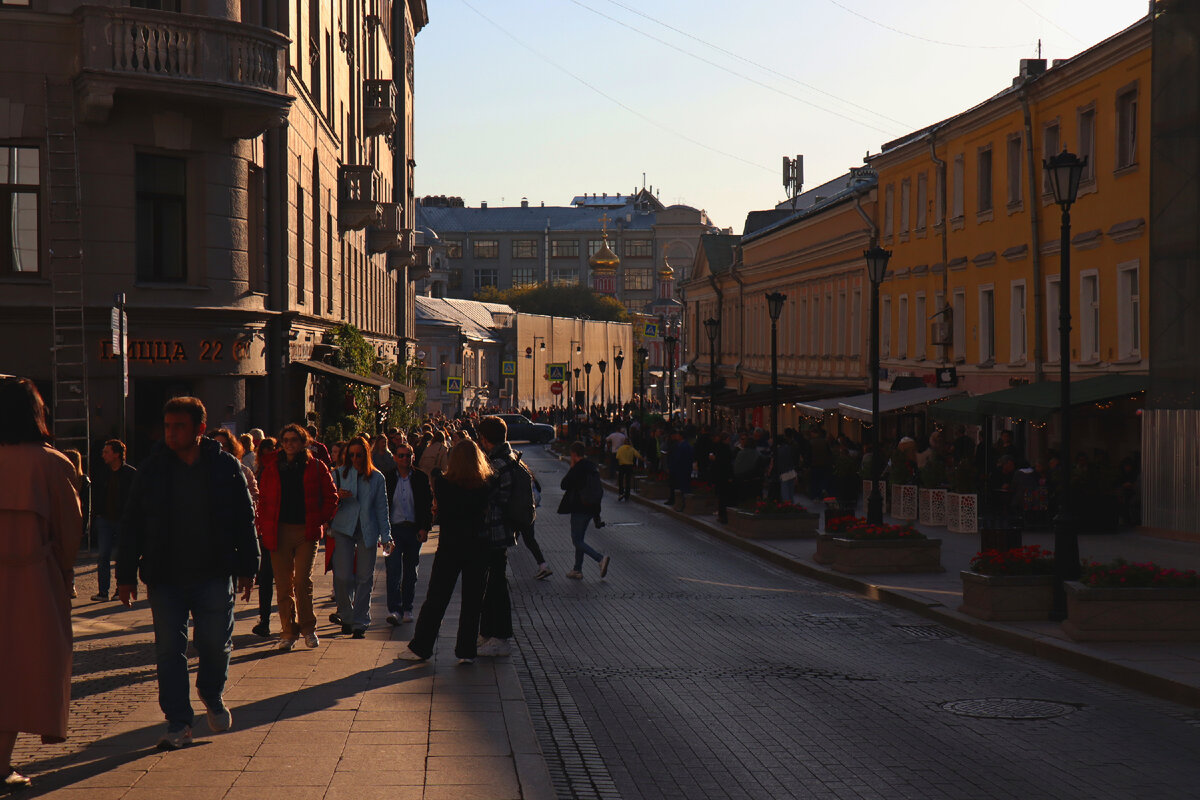 Вчерашний вечер у метро Китай-Город, улица Забелина. Слева - тот самый дом.