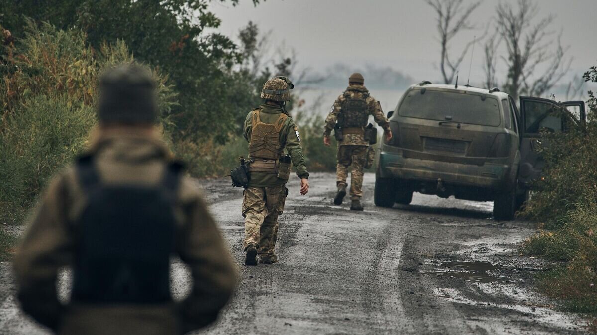    Военнослужащие ВСУ в Харьковской области© AP Photo / Kostiantyn Liberov