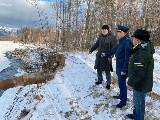    Сотрудники прокуратуры на месте происшествия. Муйский район, Бурятия Прокуратура Бурятии