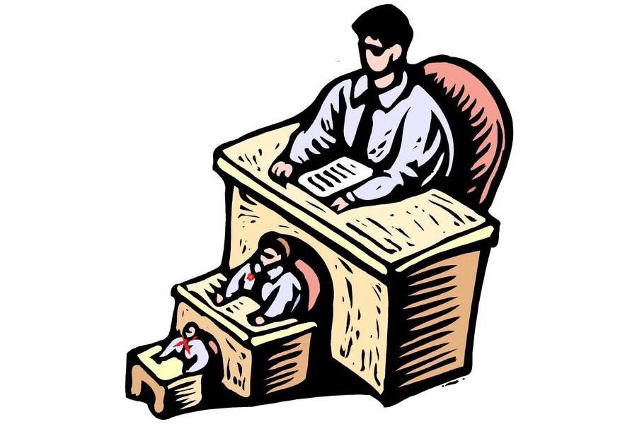 Путь из маленьких бюрократов в большие