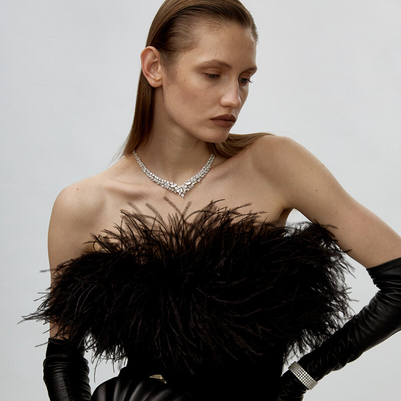 На фото: платье Saint Laurent, колье и браслет Mercury Classic