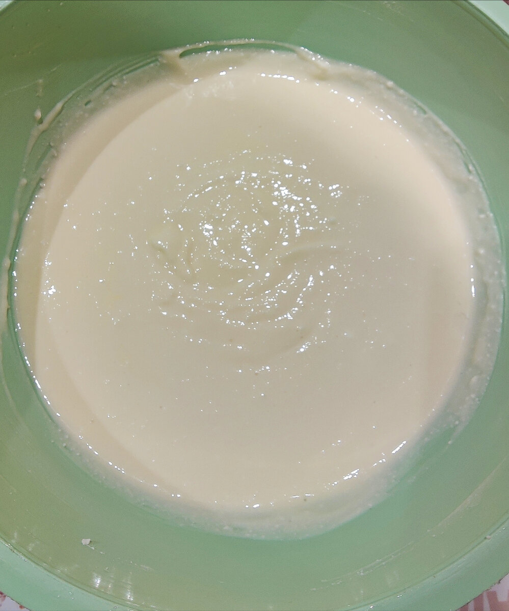 Благодаря блендеру получается очень нежная начинка, напоминающая творожный мусс