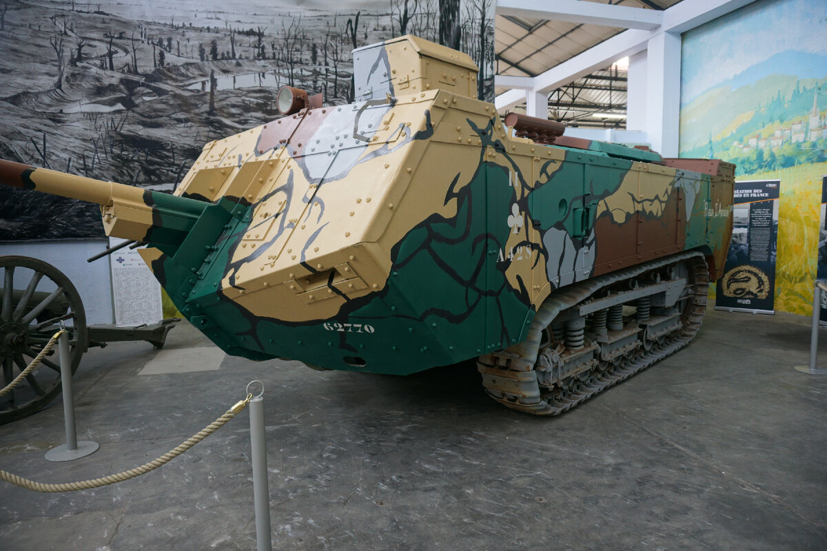 Сен шамон танк. Французский танк сен Шамон. Сен-Шамон танк первой мировой. St.Chamond m1916.