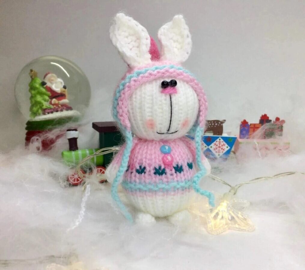    Зайчик спицами от СветланыИсточник: Канал Текстильные куклы Светланы К. в Дзен