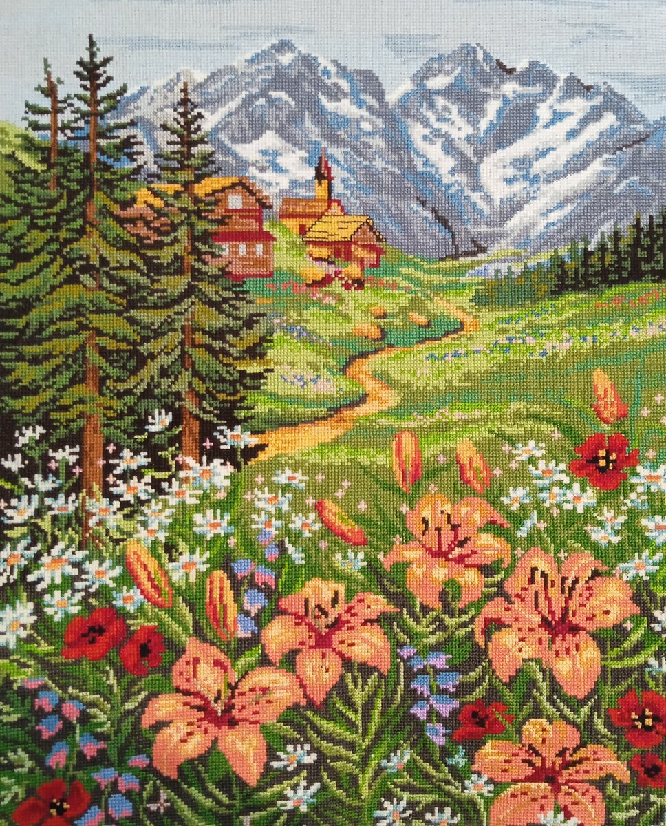 Фотография сделана мной. Вышивка моя "Счастье не за горами"