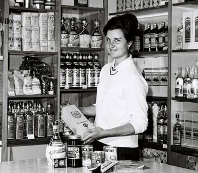 Калина Никифорова - продавец в "Березке"