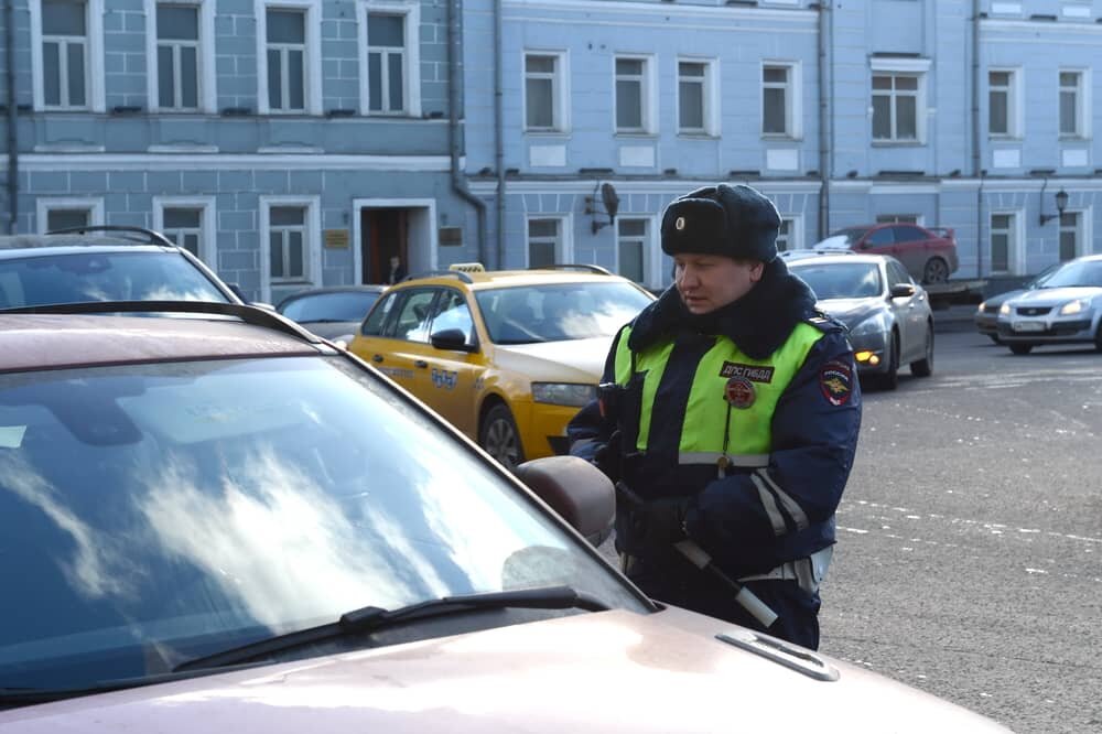    За базар ответишь: зачем гаишников учат вежливости