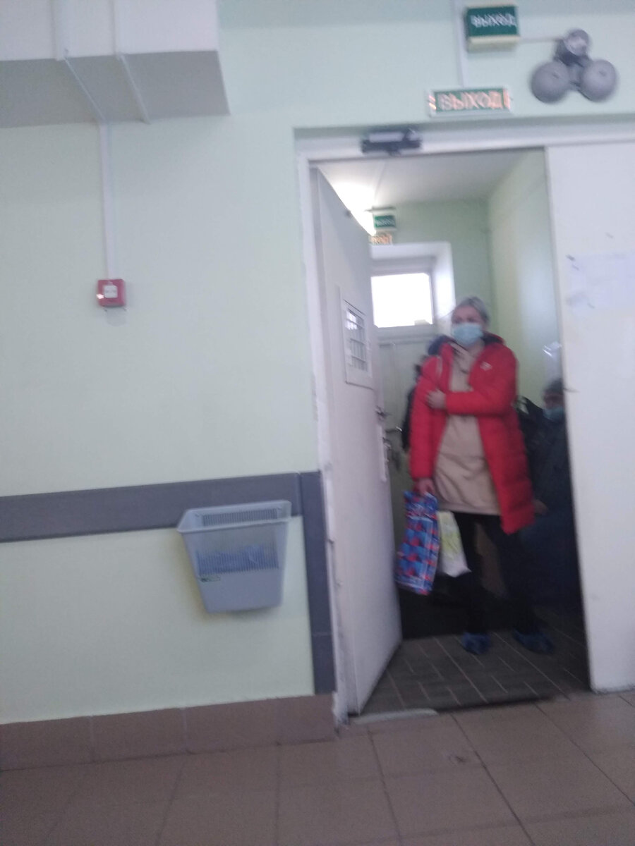 Остальных разогнали, но кто-то сидит, надеется.