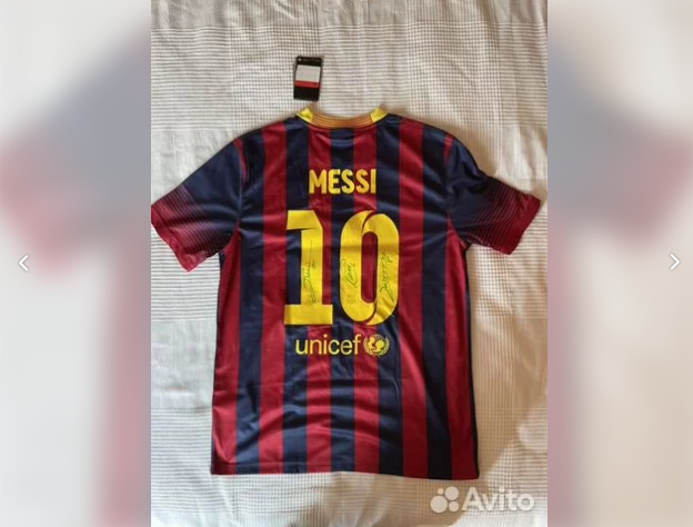    По словам продавца, именная футболка ФК Арина Полтанова