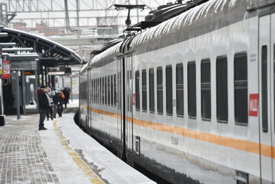    Поезд ЦППК подходит у платформы зимой ©Александр Манзюк РИАМО