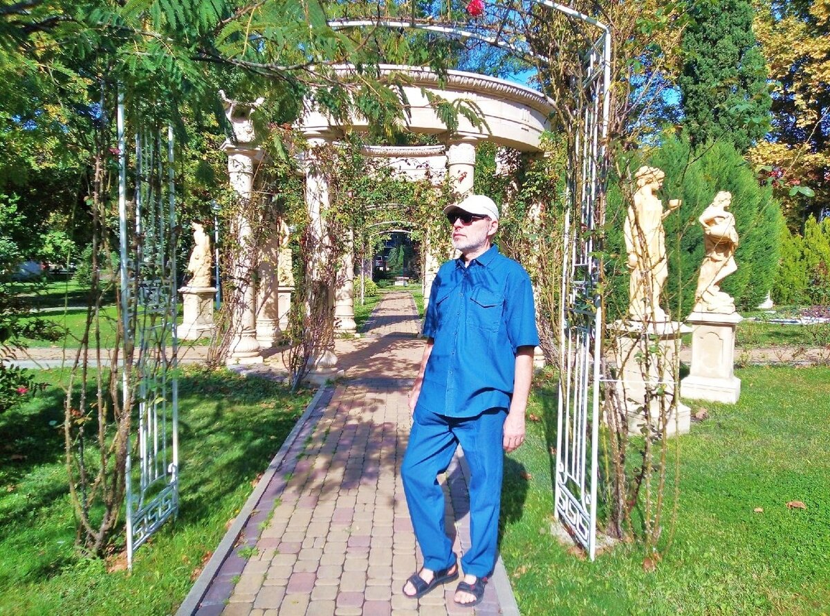 Карина геленджик голубая