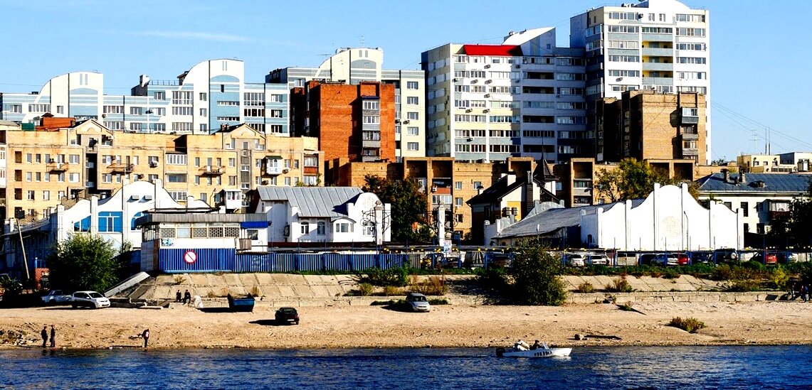 Панорама складского ансамбля с Волги