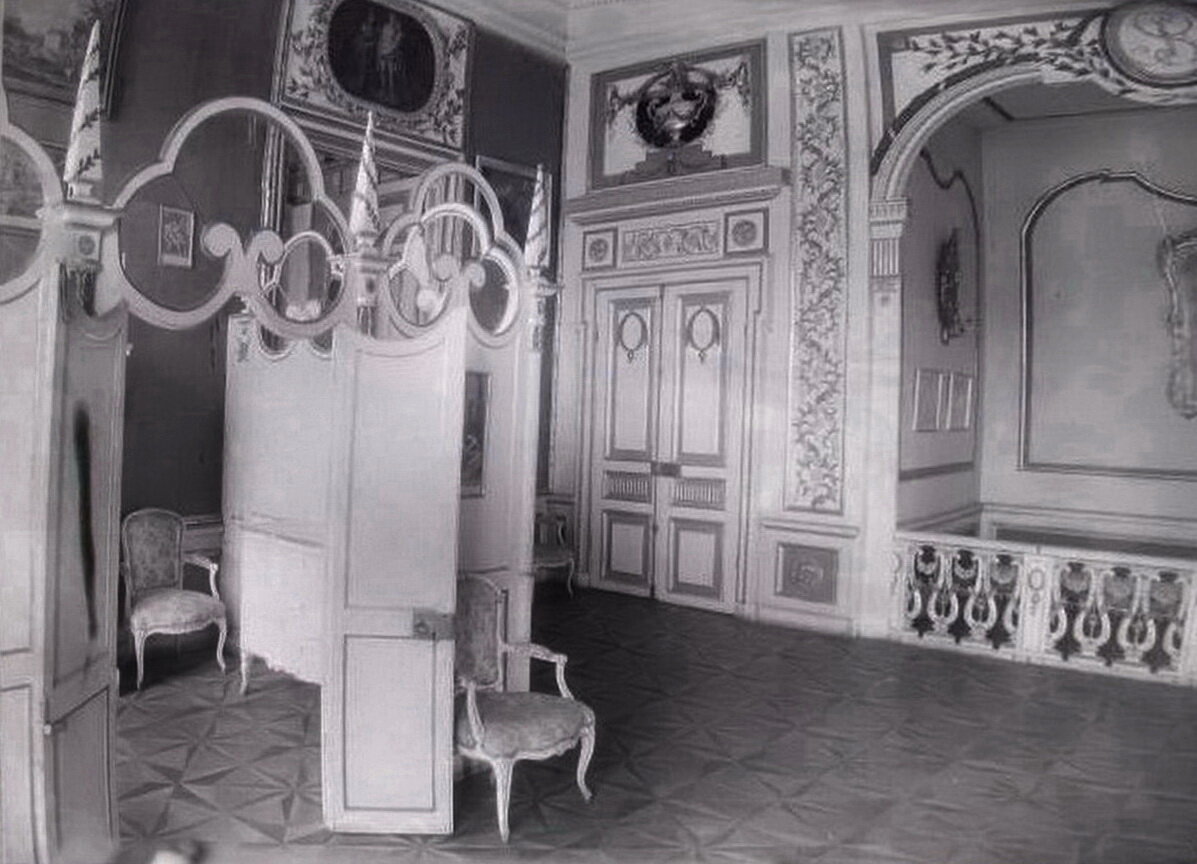 Парадная спальня Дворца. Фото 1920-х гг.