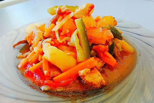 Мой домашний рецепт Азу по-татарски, с мясом, картофелем и солеными огурцами.