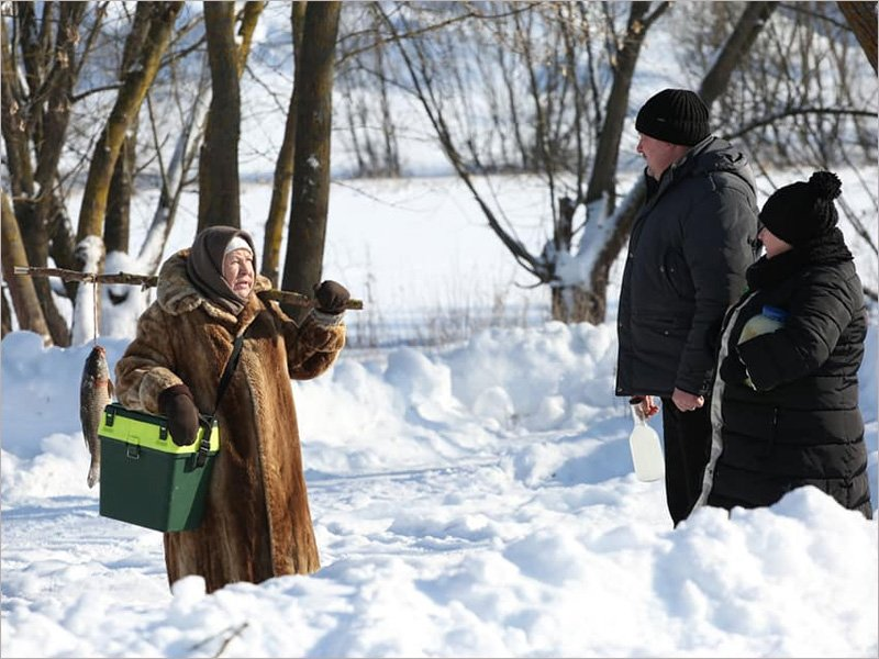 Сцена из сериала "Зрячая", который смотрят герои "Огорода