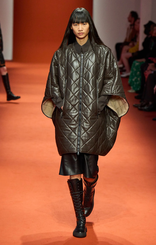 Многие девушки уверены, что пуховик не пара юбке, однако мы с этим не согласны