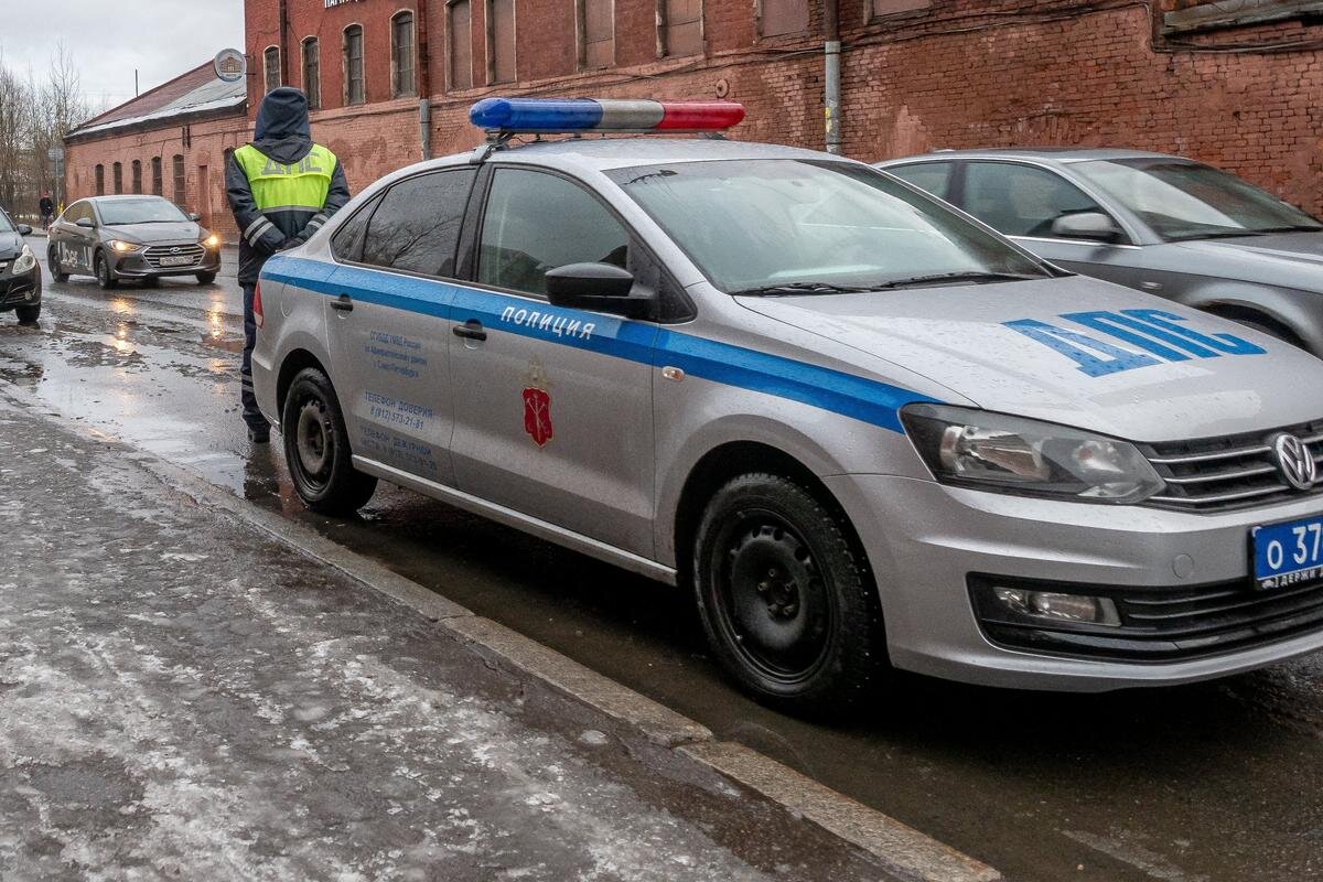 Гаи приморском районе. Машины полиции России. Полицейский автомобиль Россия. Машины полицейские российские. Полиция РФ машины.