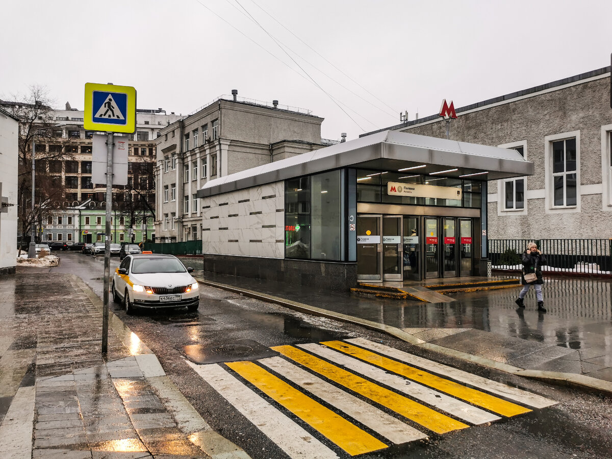 File:Polyanka subway (1).jpg - Wikimedia Commons