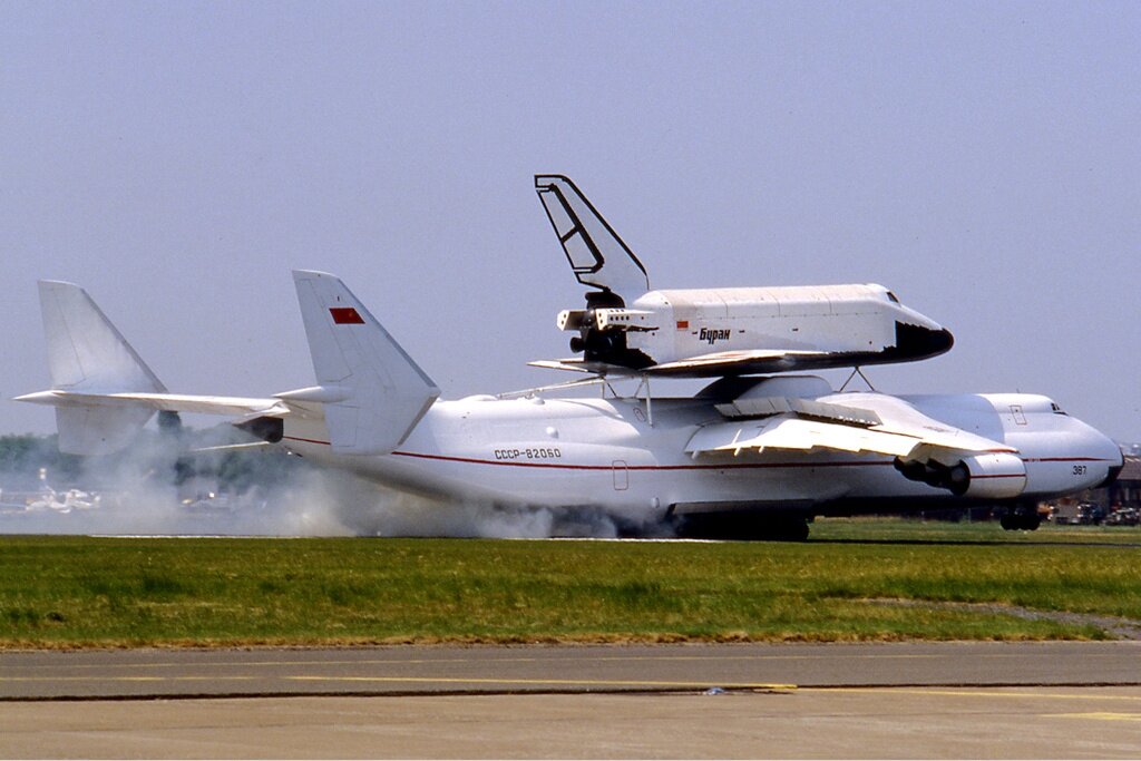    Ан-225 создавался для транспортировки "Буранов".Ralf Manteufel, Wikipedia. GFDL1.2