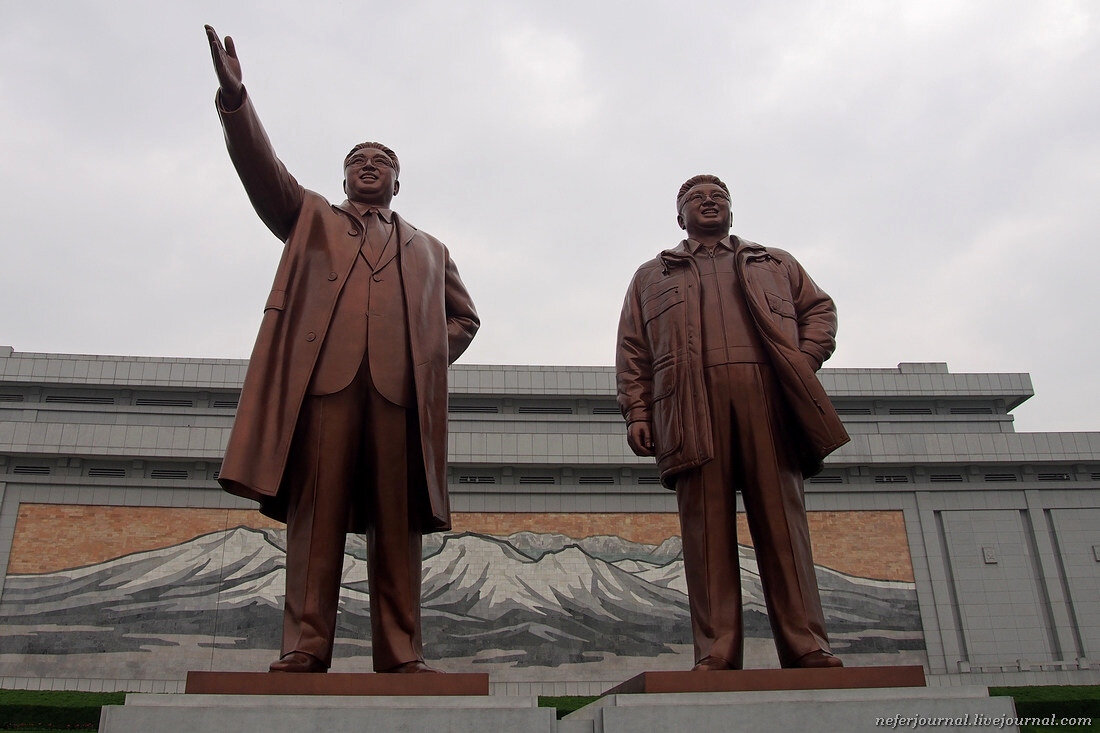 Ким Ир Сен и Ким Чен Ир, слева направо