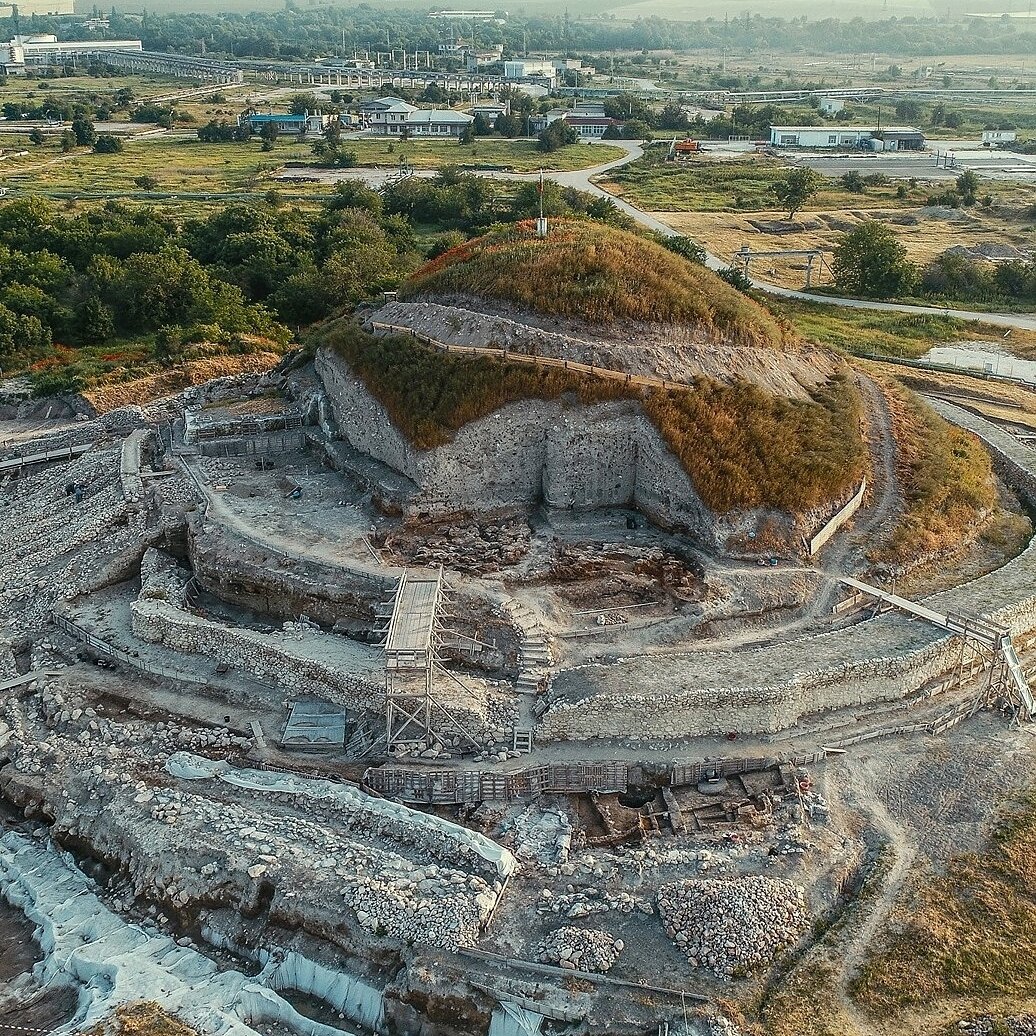 Солницата -доисторическое поселение близ современного города Провадия на черноморском побережье Болгарии, одно из наиболее ранних известных на сегодня древних городских поселений Европы