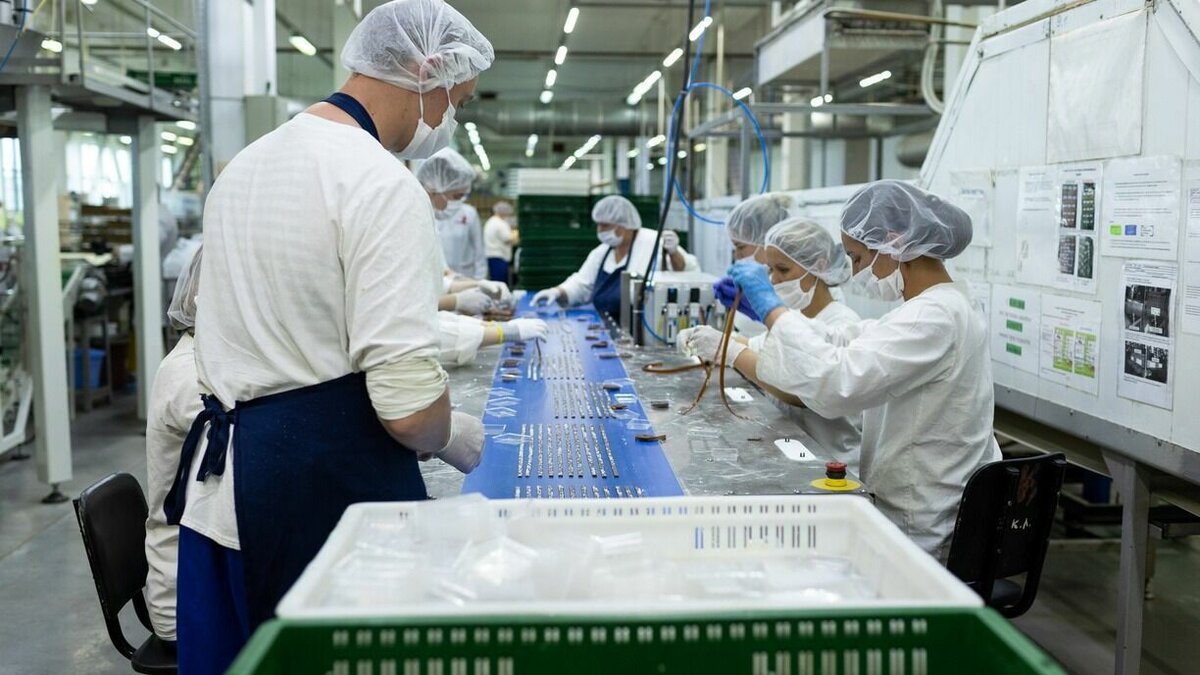     Вопреки прогнозам экспертов, уровень безработицы в США в декабре 2022 года не вырос, а сократился, при этом в январе количество рабочих мест в экономике США увеличилось сразу на 517 тысяч.