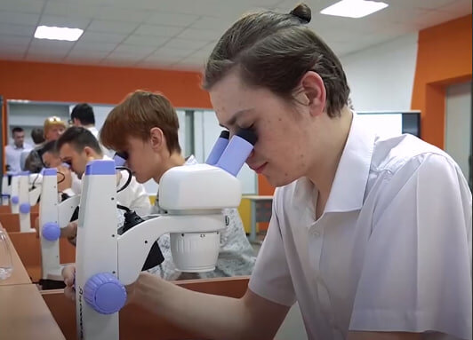    В орском техникуме открыт учебно-производственный кластер по проекту «Профессионалитет» Андрей Севостьянов