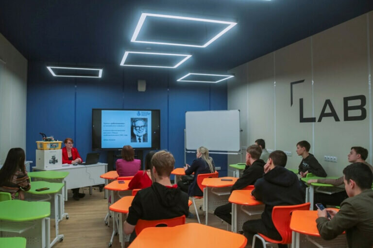    В Оренбурге на нескольких площадках прошел фестиваль популярной науки Кристина Просвиркина