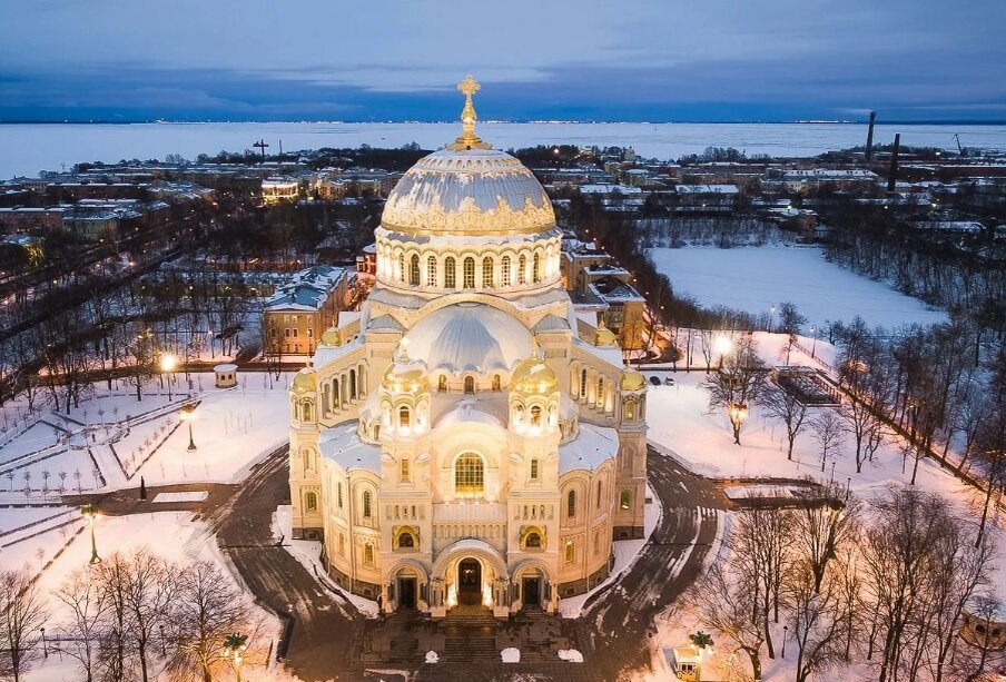 Небо над Никольским собором в Санкт Петербурге