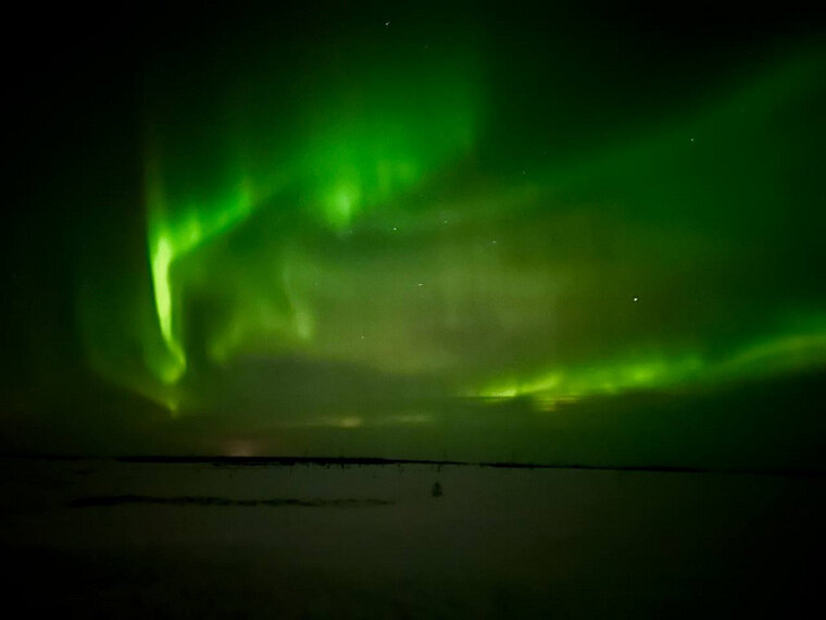    Северное сияние недалеко от Салехарда