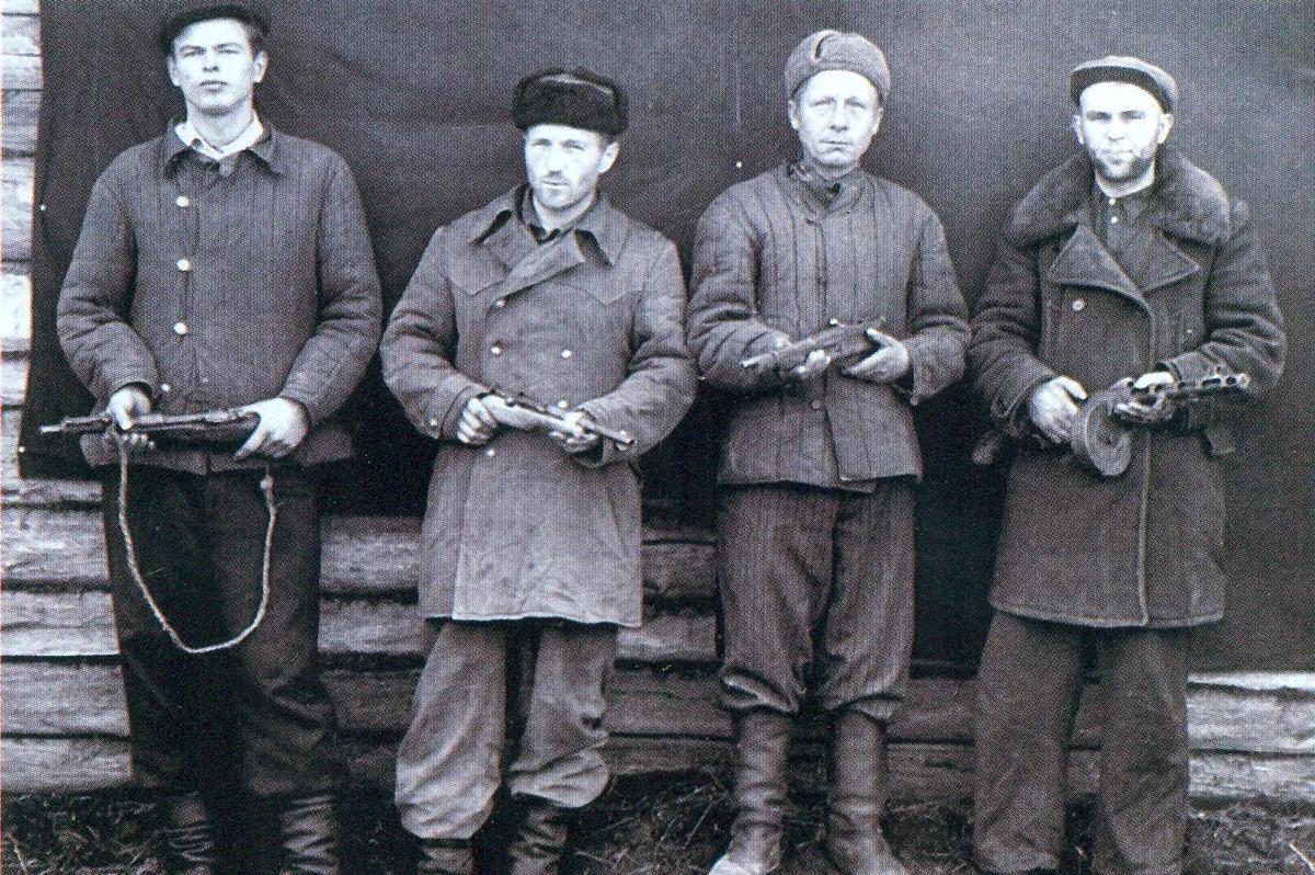 Типичные для Петрограда "хулиганы" 